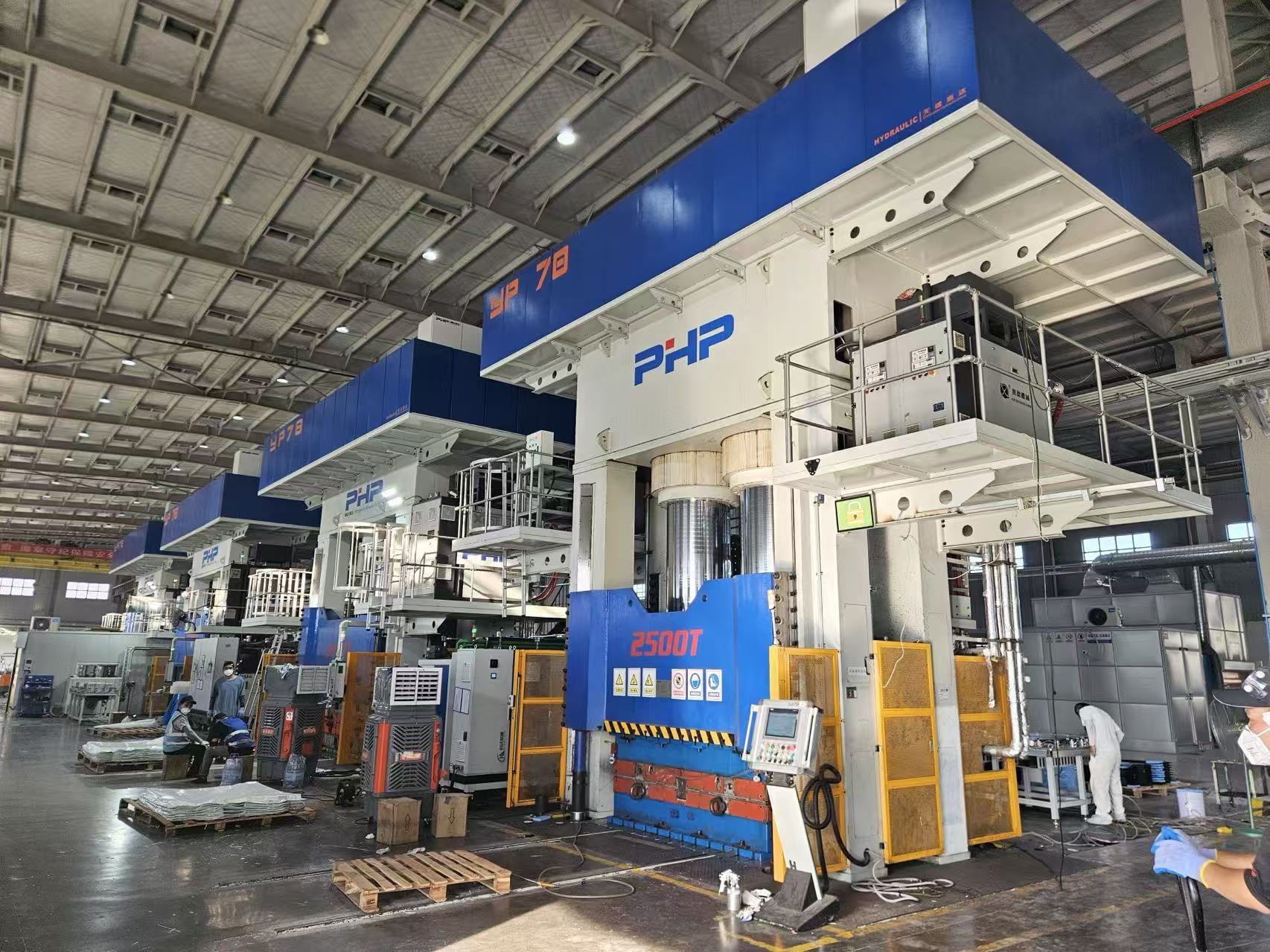 HP-RTM 서보 성형 프레스: 현대 복합재 제조 분야의 정밀성, 효율성 및 자동화 향상